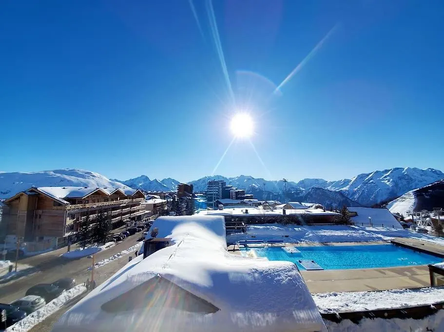 60M2 Coeur Station Esprit Montagne Et Skis Aux Pieds Huez Frankreich