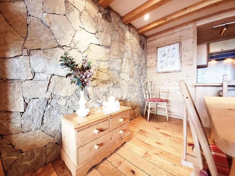 60M2 Coeur Station Esprit Montagne Et Skis Aux Pieds Huez 0*,  Frankreich